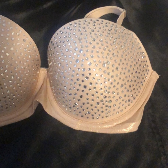 Victoria's Secret Dream Angels Crystal Nude Bra - Picture 7 of 13